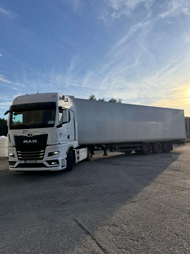 Vermietung von Sattelzügen und 40 t Aufliegern